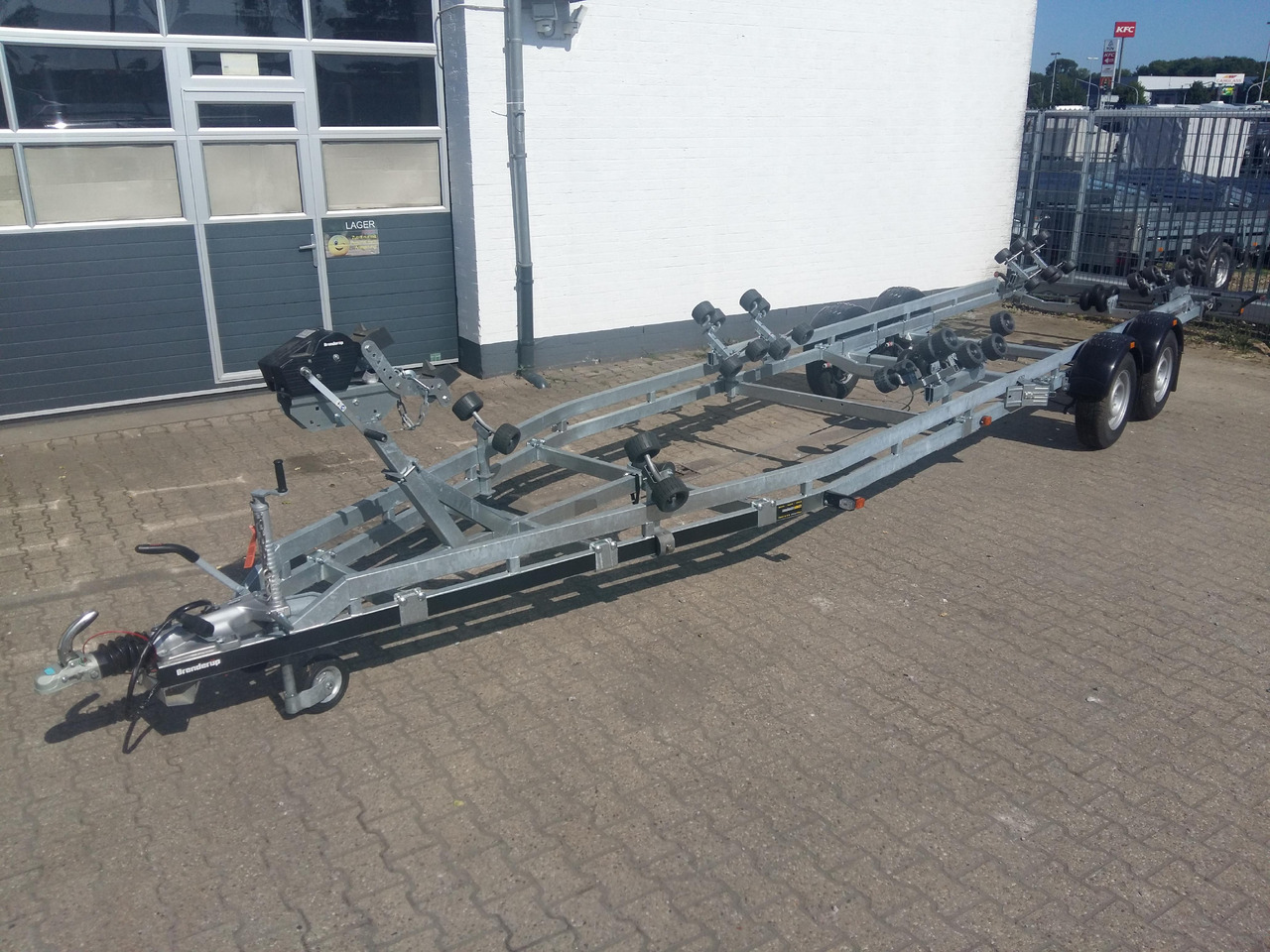 Brenderup Bootstrailer 303500 X TB SR X-Line Superrollen (XXL) 3500kg Online Winter Aktion - مقطورة القارب: صور 4 Brenderup Bootstrailer 303500 X TB SR X-Line Superrollen (XXL) 3500kg Online Winter Aktion - مقطورة القارب: صور 4