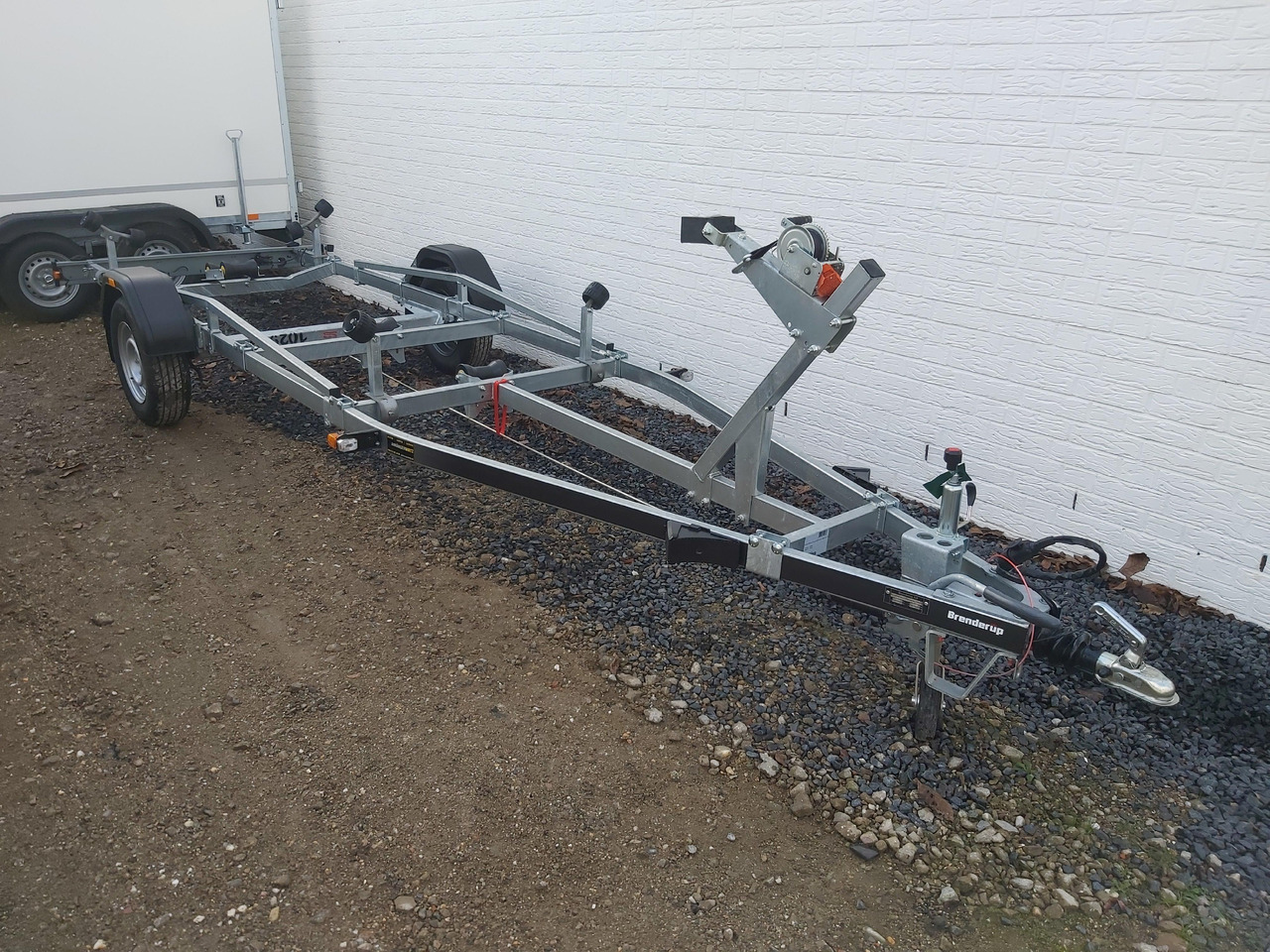 Brenderup Bootstrailer Premium 201300B SR mit Rollen Boote bis 600cm 1300kg Modell 2024 311967 - مقطورة القارب: صور 2 Brenderup Bootstrailer Premium 201300B SR mit Rollen Boote bis 600cm 1300kg Modell 2024 311967 - مقطورة القارب: صور 2