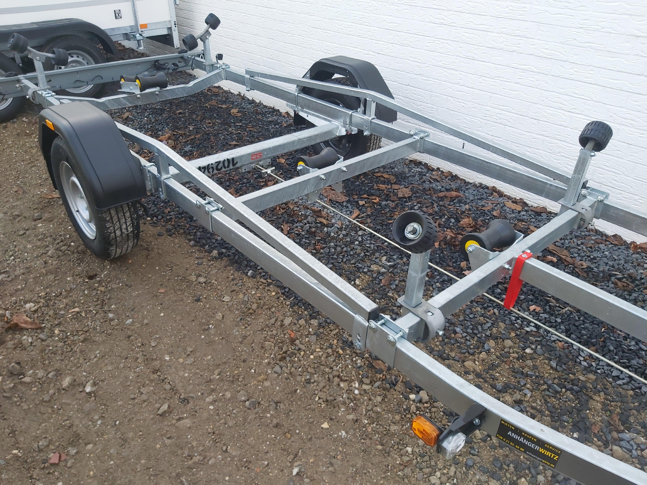 Brenderup Bootstrailer Premium 201300B SR mit Rollen Boote bis 600cm 1300kg Modell 2024 311967 - مقطورة القارب: صور 3 Brenderup Bootstrailer Premium 201300B SR mit Rollen Boote bis 600cm 1300kg Modell 2024 311967 - مقطورة القارب: صور 3