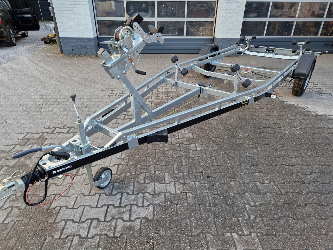 Brenderup Bootstrailer Premium 221800 B SR 1800 Superrollen Winde Boote bis 640cm 1800kg 312267 - مقطورة القارب: صور 2 Brenderup Bootstrailer Premium 221800 B SR 1800 Superrollen Winde Boote bis 640cm 1800kg 312267 - مقطورة القارب: صور 2