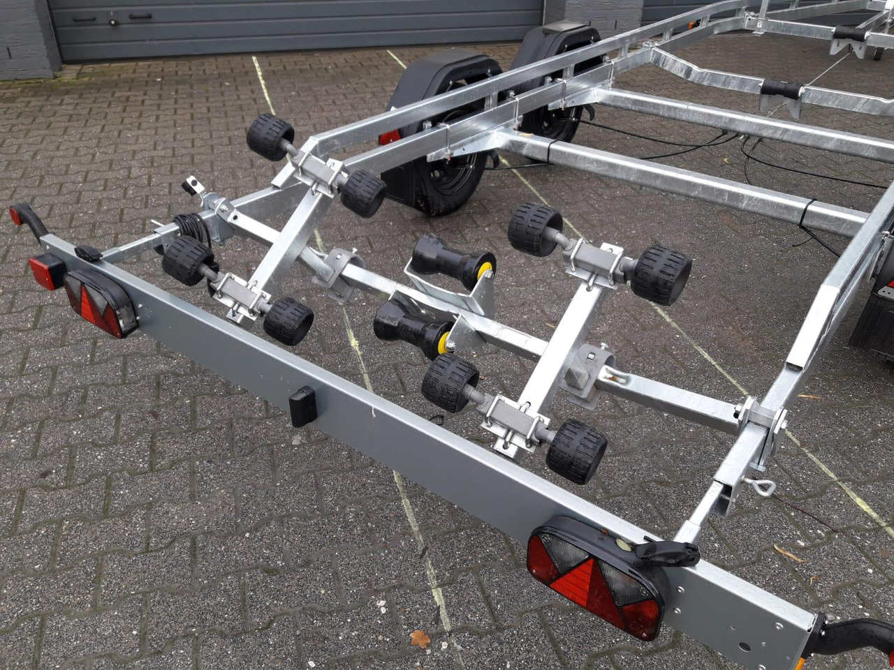Brenderup Bootstrailer Premium 242000 TB SR 2000 Superrollen Winde Boote bis 650cm 2000kg 312268 - مقطورة القارب: صور 4 Brenderup Bootstrailer Premium 242000 TB SR 2000 Superrollen Winde Boote bis 650cm 2000kg 312268 - مقطورة القارب: صور 4