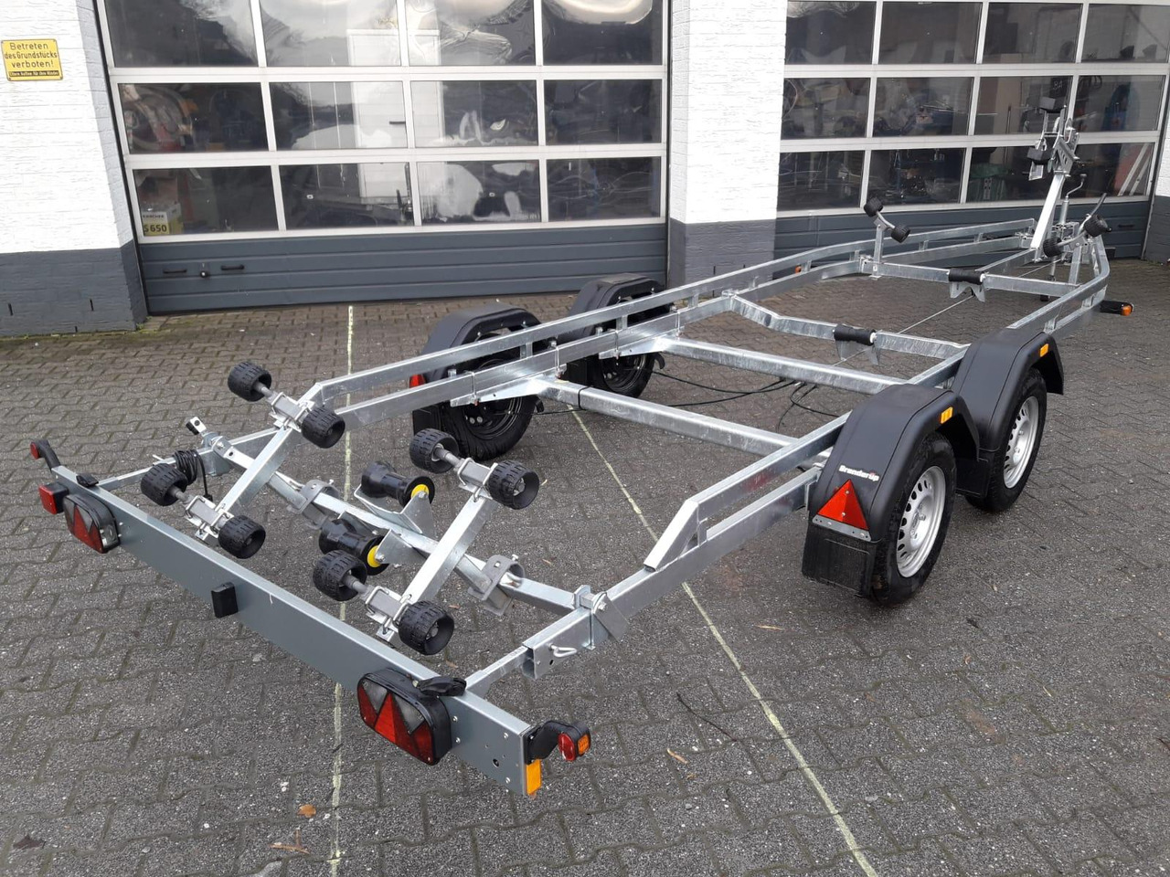 Brenderup Bootstrailer Premium 242000 TB SR 2000 Superrollen Winde Boote bis 650cm 2000kg 312268 - مقطورة القارب: صور 2 Brenderup Bootstrailer Premium 242000 TB SR 2000 Superrollen Winde Boote bis 650cm 2000kg 312268 - مقطورة القارب: صور 2