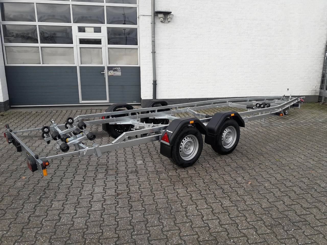 Brenderup Bootstrailer Premium 242500 TB SR 2500 Superrollen Winde 2500kg 312269 Modell 2024 - مقطورة القارب: صور 5 Brenderup Bootstrailer Premium 242500 TB SR 2500 Superrollen Winde 2500kg 312269 Modell 2024 - مقطورة القارب: صور 5