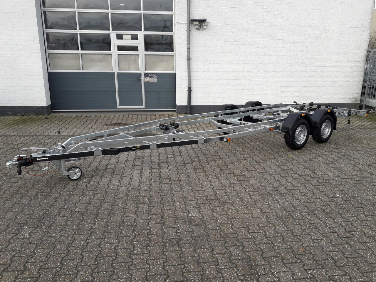 Brenderup Bootstrailer Premium 242500 TB SR 2500 Superrollen Winde 2500kg 312269 Modell 2024 - مقطورة القارب: صور 1 Brenderup Bootstrailer Premium 242500 TB SR 2500 Superrollen Winde 2500kg 312269 Modell 2024 - مقطورة القارب: صور 1