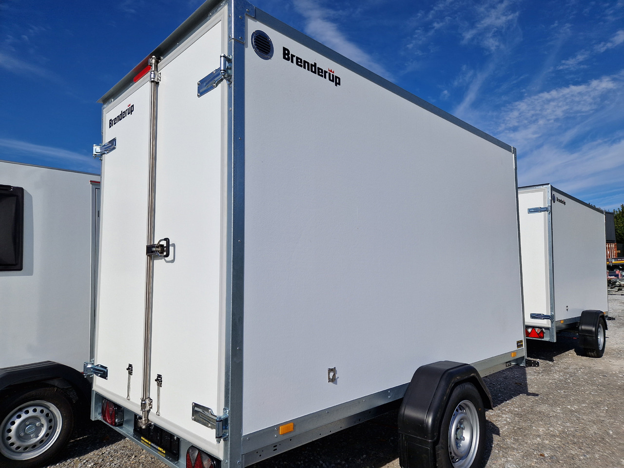 Brenderup Cargo Dynamic CD300 BD 300x155x185cm Hecktüren Wabenwände (M) 1300kg - بصندوق مغلق مقطورة: صور 3 Brenderup Cargo Dynamic CD300 BD 300x155x185cm Hecktüren Wabenwände (M) 1300kg - بصندوق مغلق مقطورة: صور 3