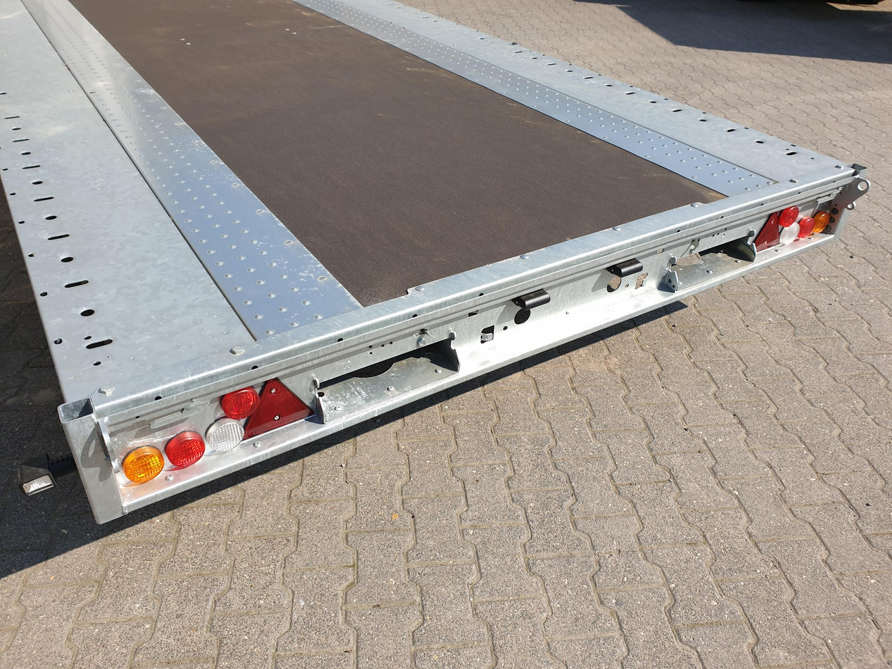 مقطورات مسطحة Brian James Trailer CarGO Connect 550x225cm Plateau Tandem 12" 3500kg Abverkauf 22: صور 7 مقطورات مسطحة Brian James Trailer CarGO Connect 550x225cm Plateau Tandem 12" 3500kg Abverkauf 22: صور 7