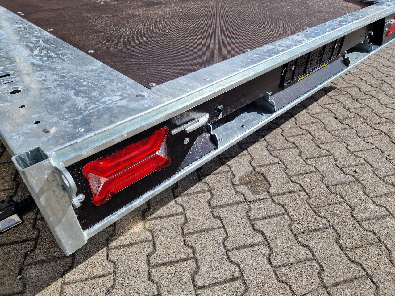 Brian James Trailer Connect 600x243cm plattform blackline Tridem 12" 3500kg - مقطورات مسطحة: صور 5 Brian James Trailer Connect 600x243cm plattform blackline Tridem 12" 3500kg - مقطورات مسطحة: صور 5