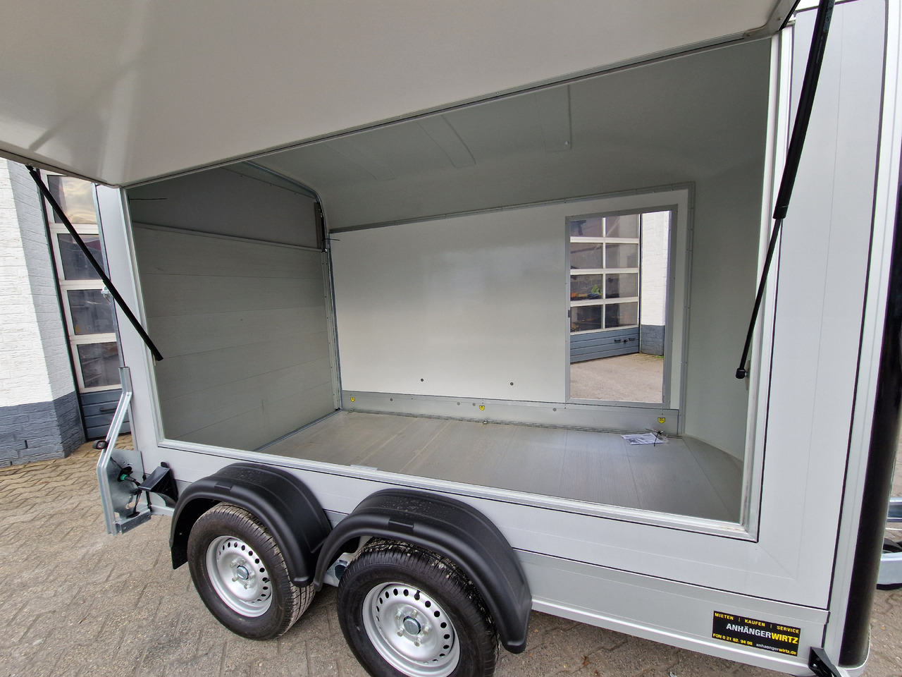 Cargo Roadster 500 312x167x199cm Sandwich Poly schwarz Seitenklappe Seitentür Pullman 100 km/H - عربة الطعام: صور 5 Cargo Roadster 500 312x167x199cm Sandwich Poly schwarz Seitenklappe Seitentür Pullman 100 km/H - عربة الطعام: صور 5