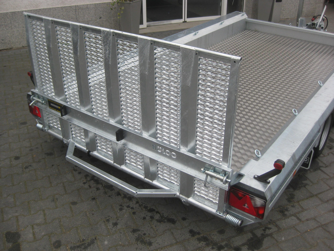 مقطورة لنقل المعدات HULCO TERRAX Aluboden 394x180x27cm Heckrampe 150cm (XL) 3500kg: صور 8 مقطورة لنقل المعدات HULCO TERRAX Aluboden 394x180x27cm Heckrampe 150cm (XL) 3500kg: صور 8