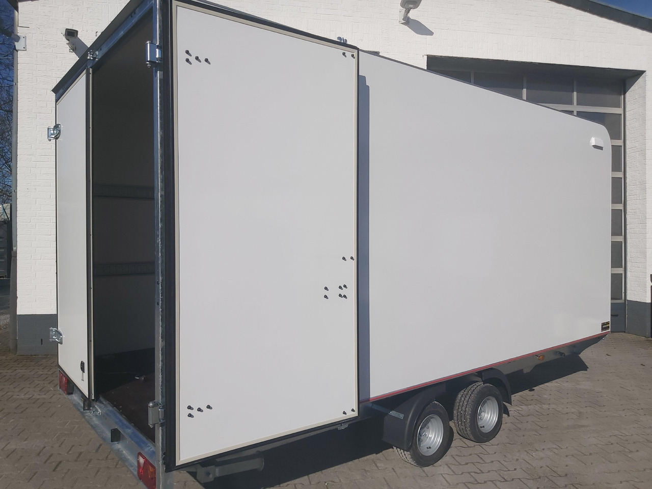 بصندوق مغلق مقطورة Hochlader Koffer TFSP 470T.00 470x220x210cm aero Zurrsystem 10" 100km/H 2700kg: صور 10 بصندوق مغلق مقطورة Hochlader Koffer TFSP 470T.00 470x220x210cm aero Zurrsystem 10" 100km/H 2700kg: صور 10