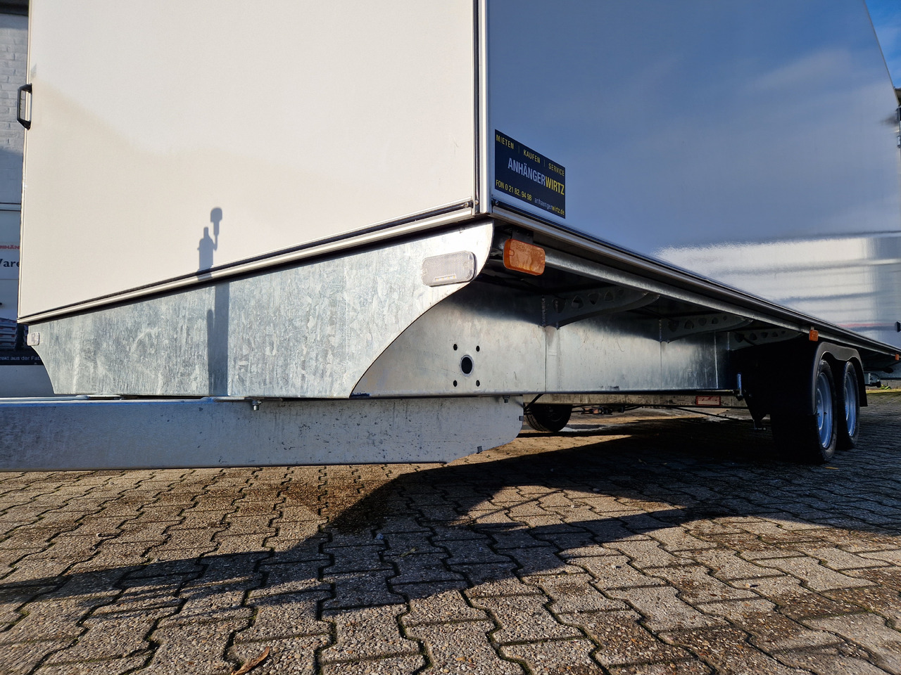 بصندوق مغلق مقطورة Hochlader Koffer TFSP 600T.00 600x220x220cm aero Zurrsys. Seitentür IL 13" (XXXL+) 3500kg: صور 10 بصندوق مغلق مقطورة Hochlader Koffer TFSP 600T.00 600x220x220cm aero Zurrsys. Seitentür IL 13" (XXXL+) 3500kg: صور 10