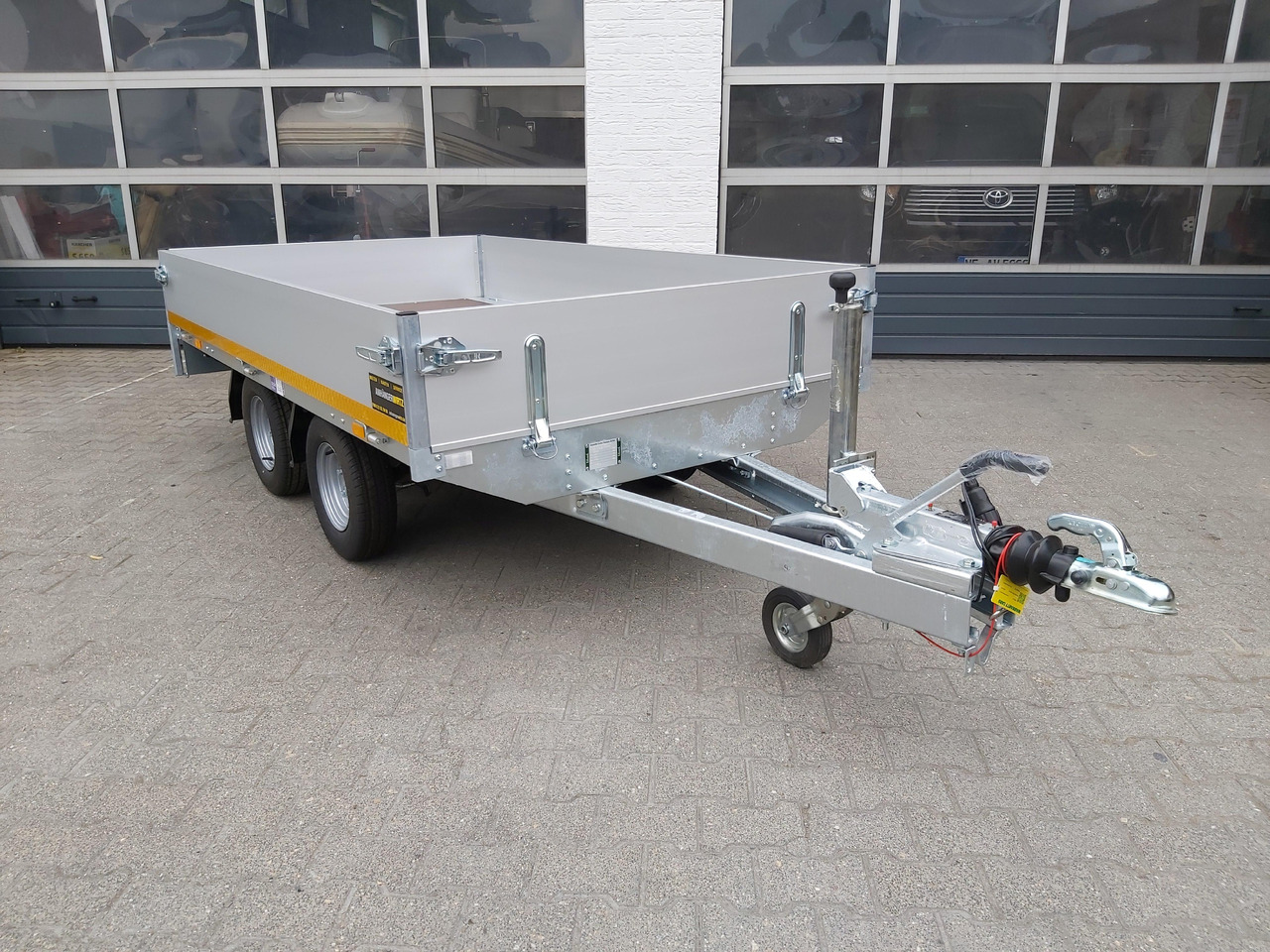 Hochlader light 2514 250x145x30cm Lfh: 56cm niedrig Fahrgestell 10" (S) 2000kg budget Aktion - مقطورات مسطحة: صور 5 Hochlader light 2514 250x145x30cm Lfh: 56cm niedrig Fahrgestell 10" (S) 2000kg budget Aktion - مقطورات مسطحة: صور 5