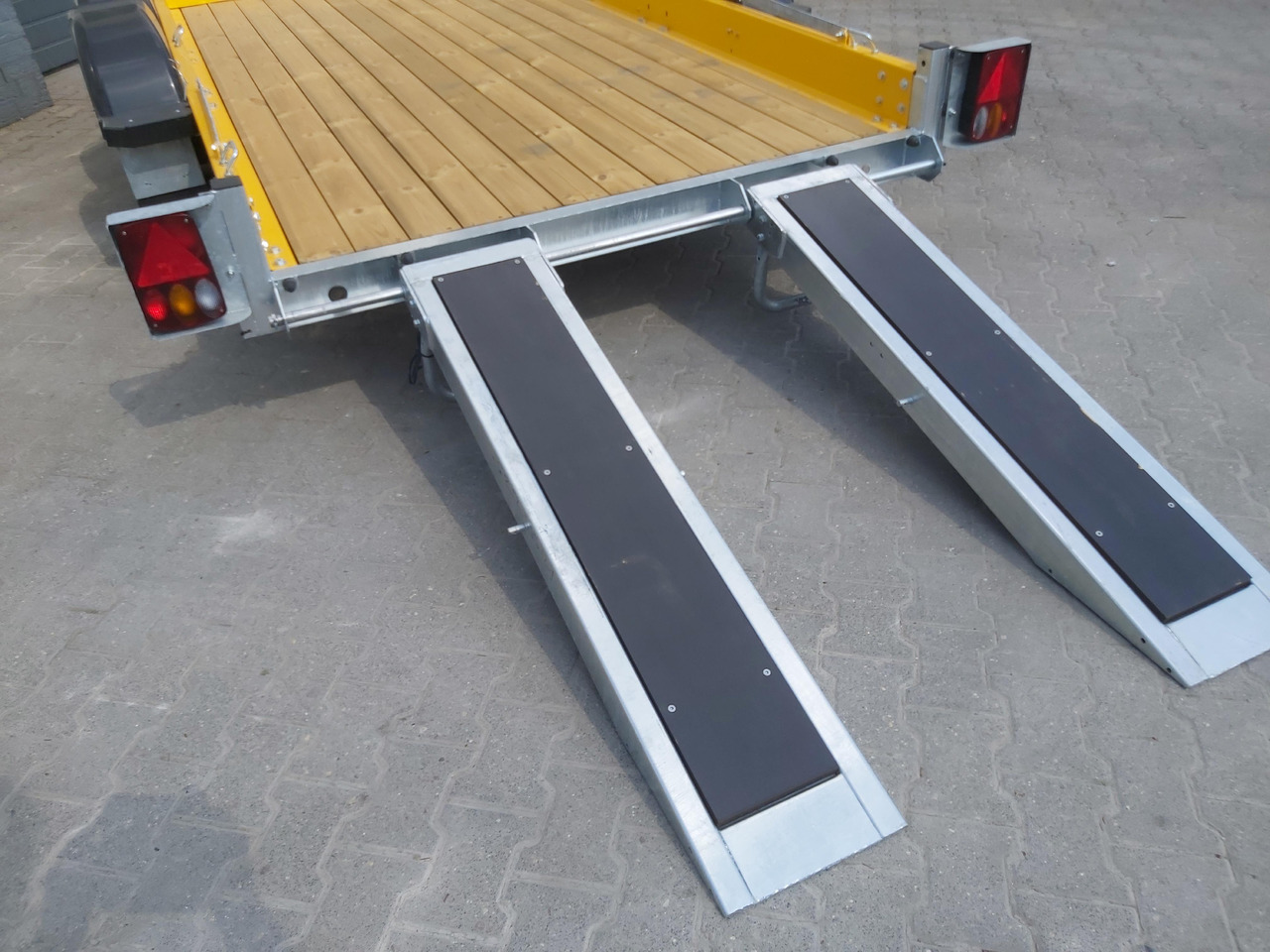 مقطورة لنقل المعدات Maschinentransporter BUILDER HVD 2500 250x139x16cm Rampen höhenverstellbare Deichsel (S) 2500kg Nato: صور 10