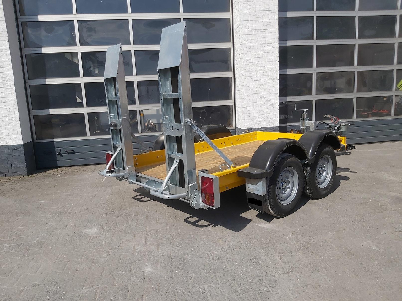مقطورة لنقل المعدات Maschinentransporter BUILDER HVD 2500 250x139x16cm Rampen höhenverstellbare Deichsel (S) 2500kg Nato: صور 12