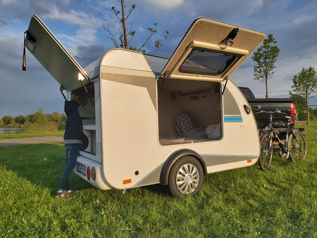كرفان سحب Mini Camper Mini Tommy TMC25 252x140x121cm aero V1 Küche 12V/230V 100km/H 750kg gebremst Modell 24: صور 13