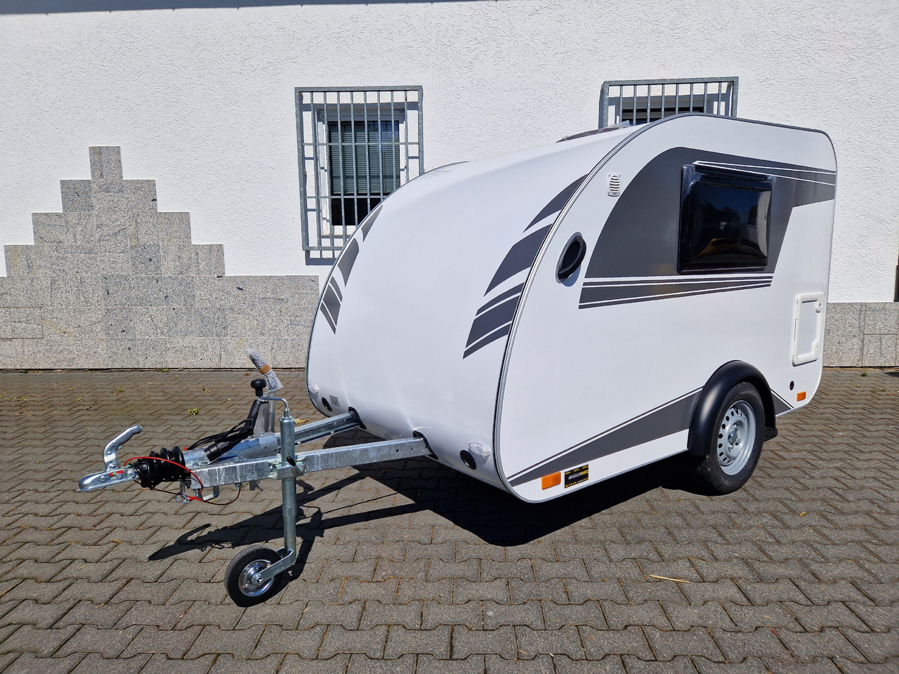 كرفان سحب Mini Camper Mini Tommy TMC25 252x140x121cm aero V1 Küche 12V/230V 100km/H 750kg gebremst Modell 24: صور 24