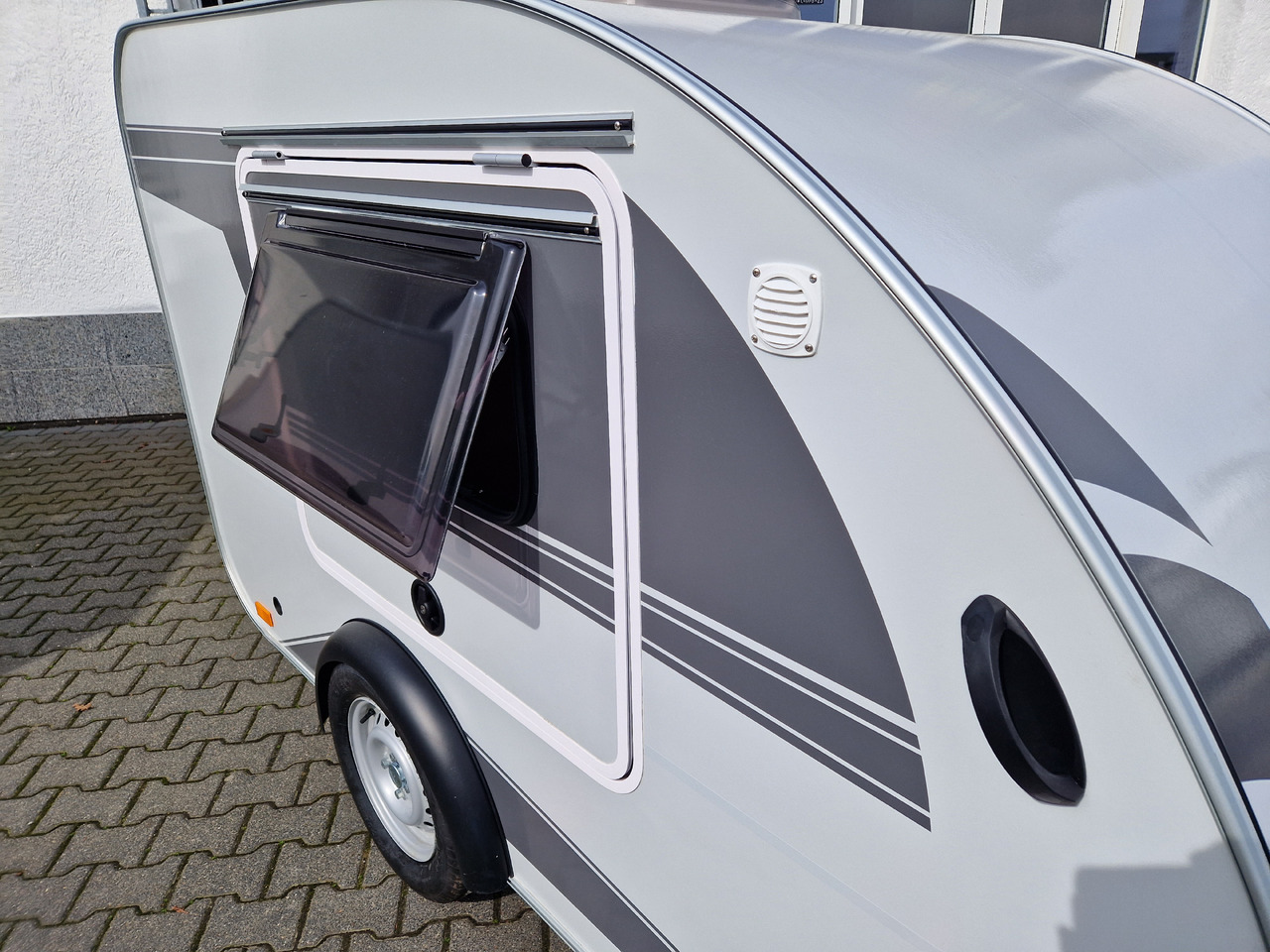 كرفان سحب Mini Camper Mini Tommy TMC25 Basic 252x140x121cm 100 km/H 750kg ungebremst Januar AKTION: صور 18