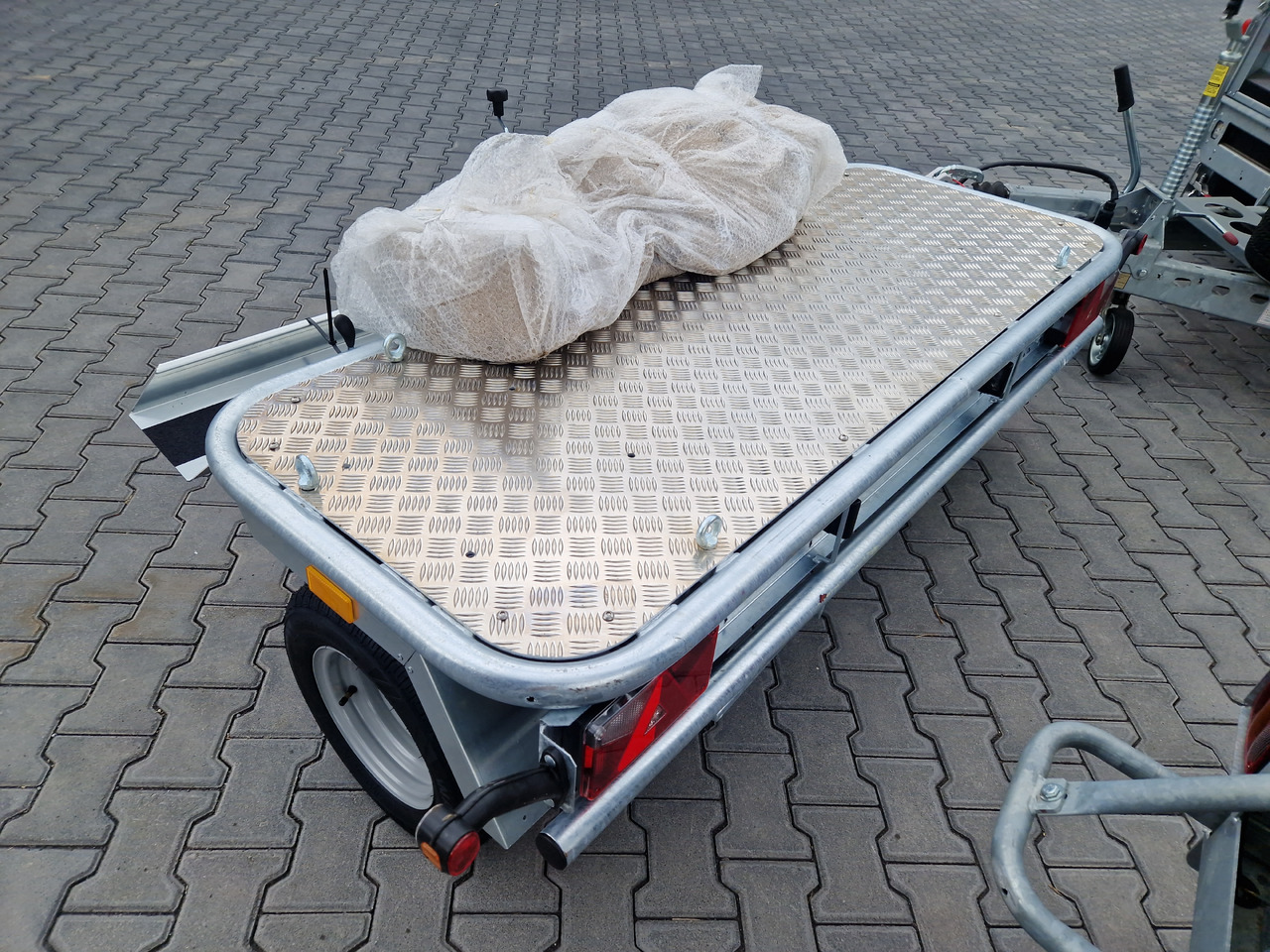 Motorradanhänger Roadster Motocamp 1 quer 200x80cm 750kg 100km/H - مقطورة دراجة نارية: صور 3 Motorradanhänger Roadster Motocamp 1 quer 200x80cm 750kg 100km/H - مقطورة دراجة نارية: صور 3
