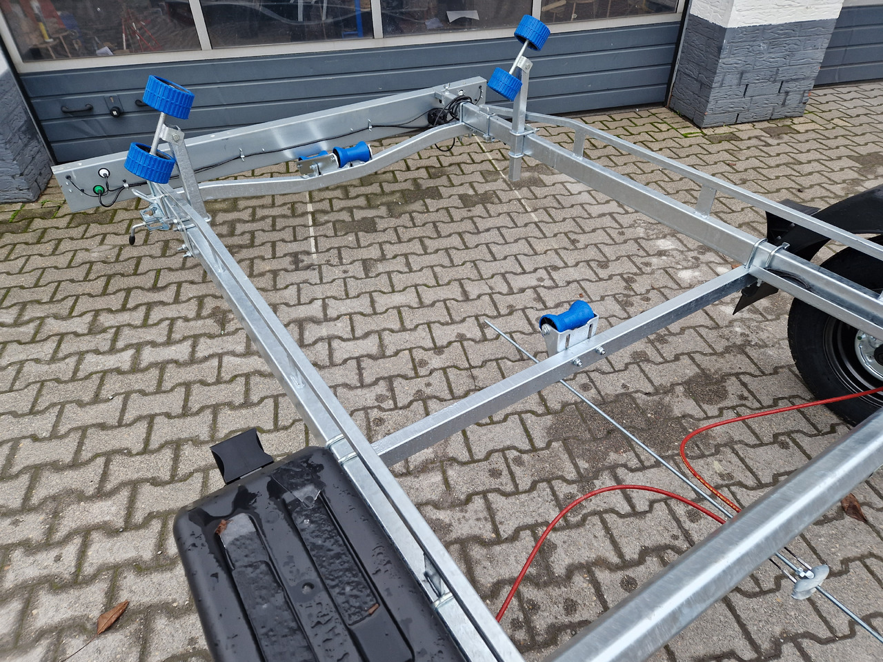 Neptun Bootstrailer Navy GN 231 1300 mit Winde 1300kg Modell 2024 - مقطورة القارب: صور 3 Neptun Bootstrailer Navy GN 231 1300 mit Winde 1300kg Modell 2024 - مقطورة القارب: صور 3