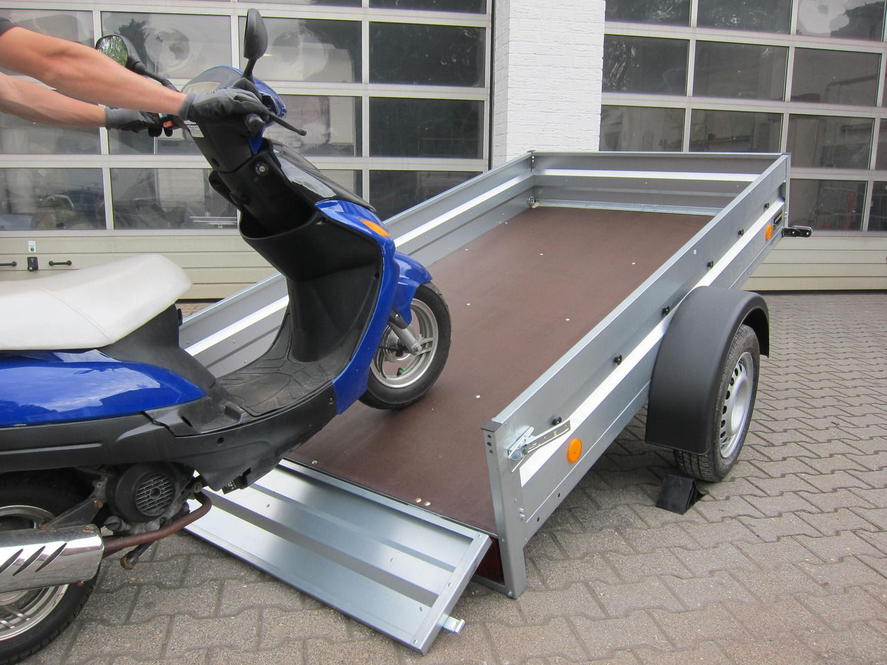 PKW Anhänger Trailstar Pratik 236 236x129x30cm ankippbar (XS) 750kg Mai Aktion - مقطورة دراجة نارية: صور 1 PKW Anhänger Trailstar Pratik 236 236x129x30cm ankippbar (XS) 750kg Mai Aktion - مقطورة دراجة نارية: صور 1