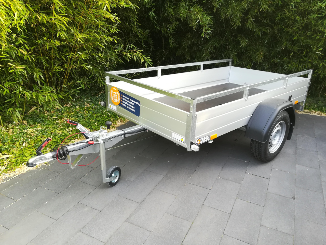 Saris Anhänger DV135 McAlu Pro MP 255x133x43cm (S) 1350kg Online Aktion Modell 2024 - مقطورات السيارات: صور 1 Saris Anhänger DV135 McAlu Pro MP 255x133x43cm (S) 1350kg Online Aktion Modell 2024 - مقطورات السيارات: صور 1