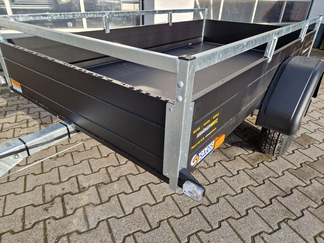 Saris Anhänger DV135 McAlu Pro MP 255x133x43cm blackline (S) 1350kg black deal Aktion - مقطورات السيارات: صور 2 Saris Anhänger DV135 McAlu Pro MP 255x133x43cm blackline (S) 1350kg black deal Aktion - مقطورات السيارات: صور 2