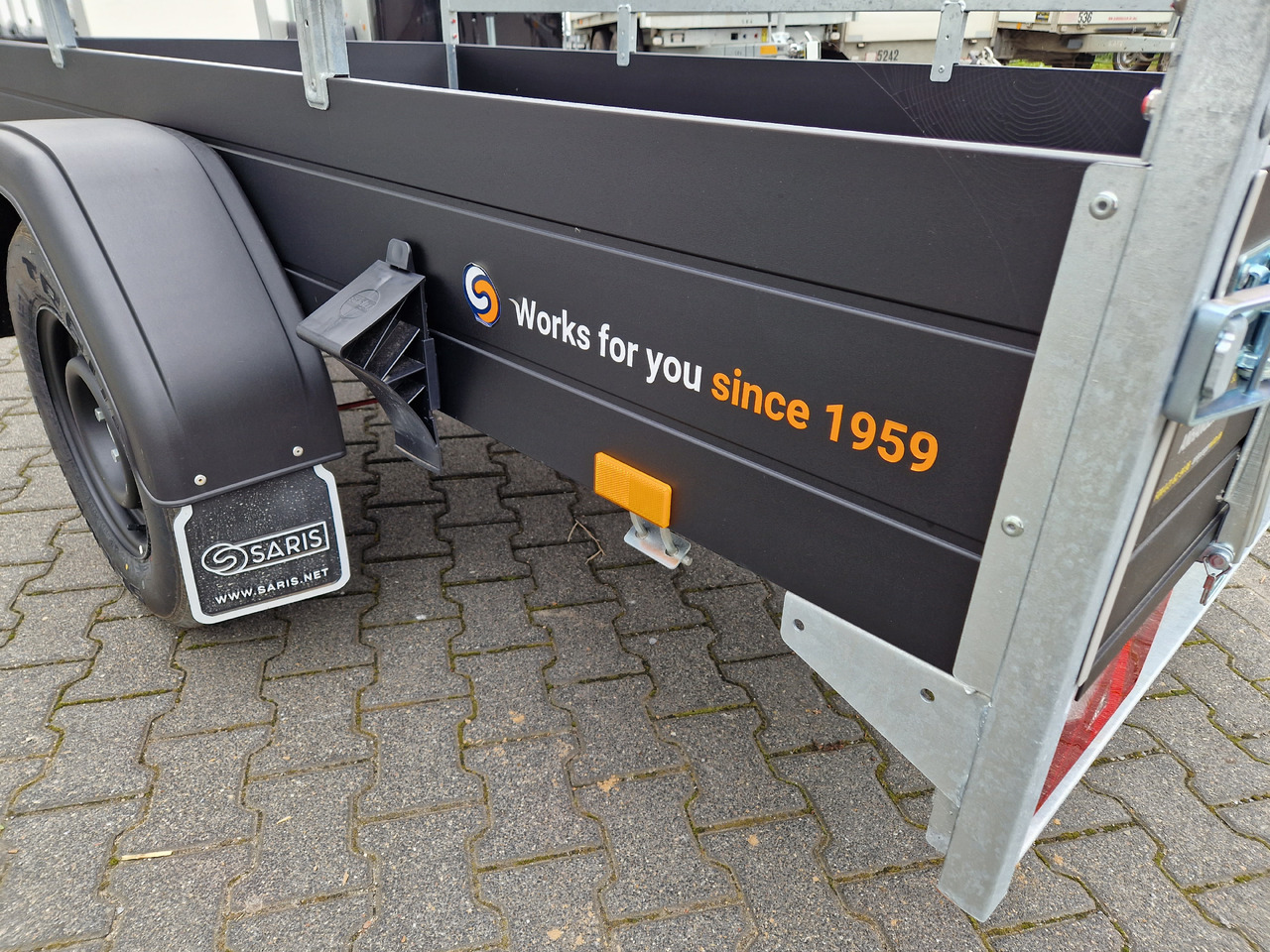 Saris Anhänger DV135 McAlu Pro MP 255x133x44cm black klappbare Vorderwand 1350kg - مقطورات السيارات: صور 3 Saris Anhänger DV135 McAlu Pro MP 255x133x44cm black klappbare Vorderwand 1350kg - مقطورات السيارات: صور 3