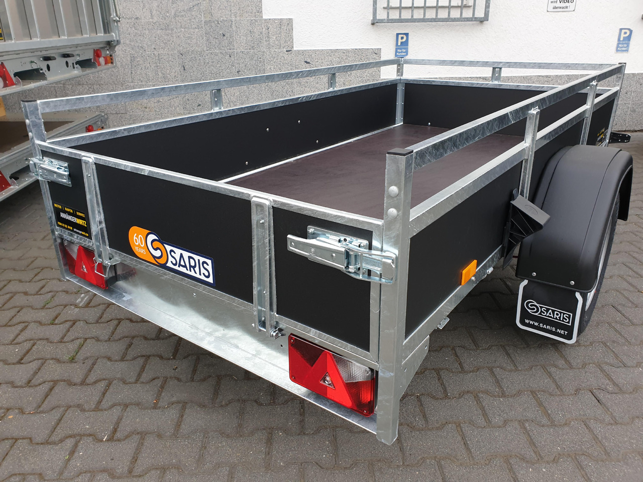 Saris BMG 135 Classic Wood 255x133x45cm (S) 1350kg Abverkauf Aktion - مقطورات السيارات: صور 5 Saris BMG 135 Classic Wood 255x133x45cm (S) 1350kg Abverkauf Aktion - مقطورات السيارات: صور 5