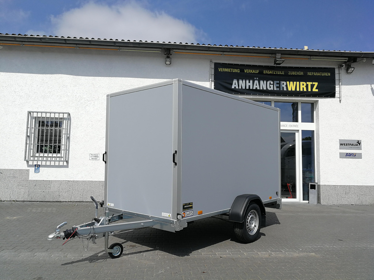 Saris Koffer GO 306 306x154x180cm GFK grau (M) 1500kg Modell 2025 - بصندوق مغلق مقطورة: صور 1 Saris Koffer GO 306 306x154x180cm GFK grau (M) 1500kg Modell 2025 - بصندوق مغلق مقطورة: صور 1