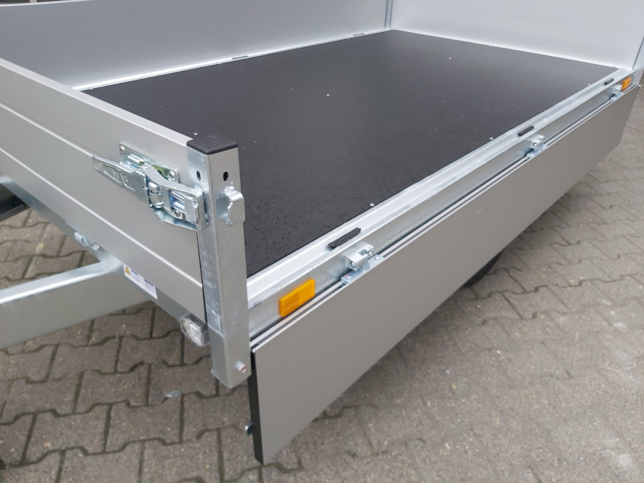 Saris PL 256 150 1500 1 256x150x30cm 13" 1500kg Modell 2024 - مقطورات السيارات: صور 4 Saris PL 256 150 1500 1 256x150x30cm 13" 1500kg Modell 2024 - مقطورات السيارات: صور 4