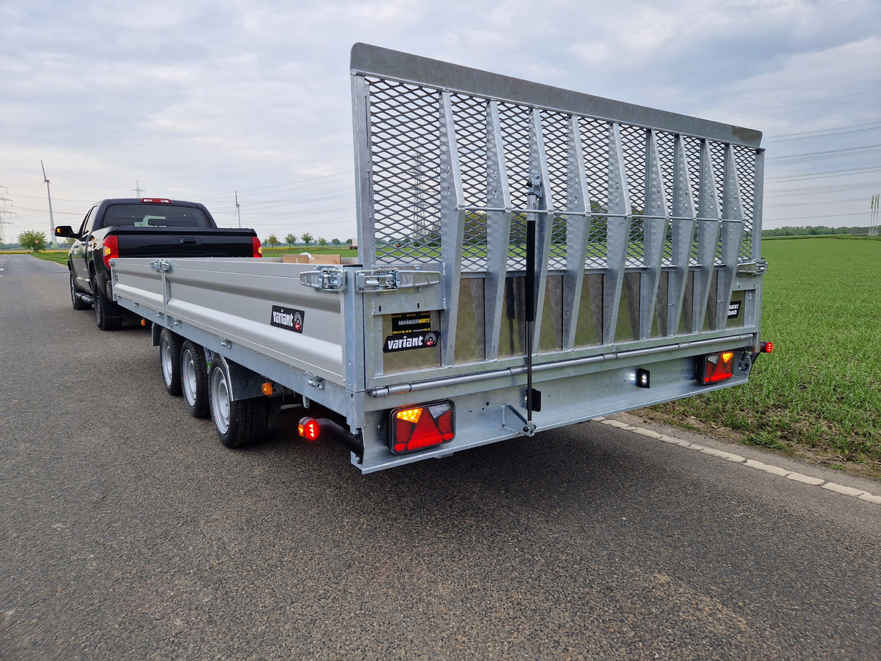 Variant Maschinentransporter 3553 UX Maxi Load LED Tridem Parabelfeder 3500kg Modell 2024 - قلابة مقطورة: صور 3 Variant Maschinentransporter 3553 UX Maxi Load LED Tridem Parabelfeder 3500kg Modell 2024 - قلابة مقطورة: صور 3