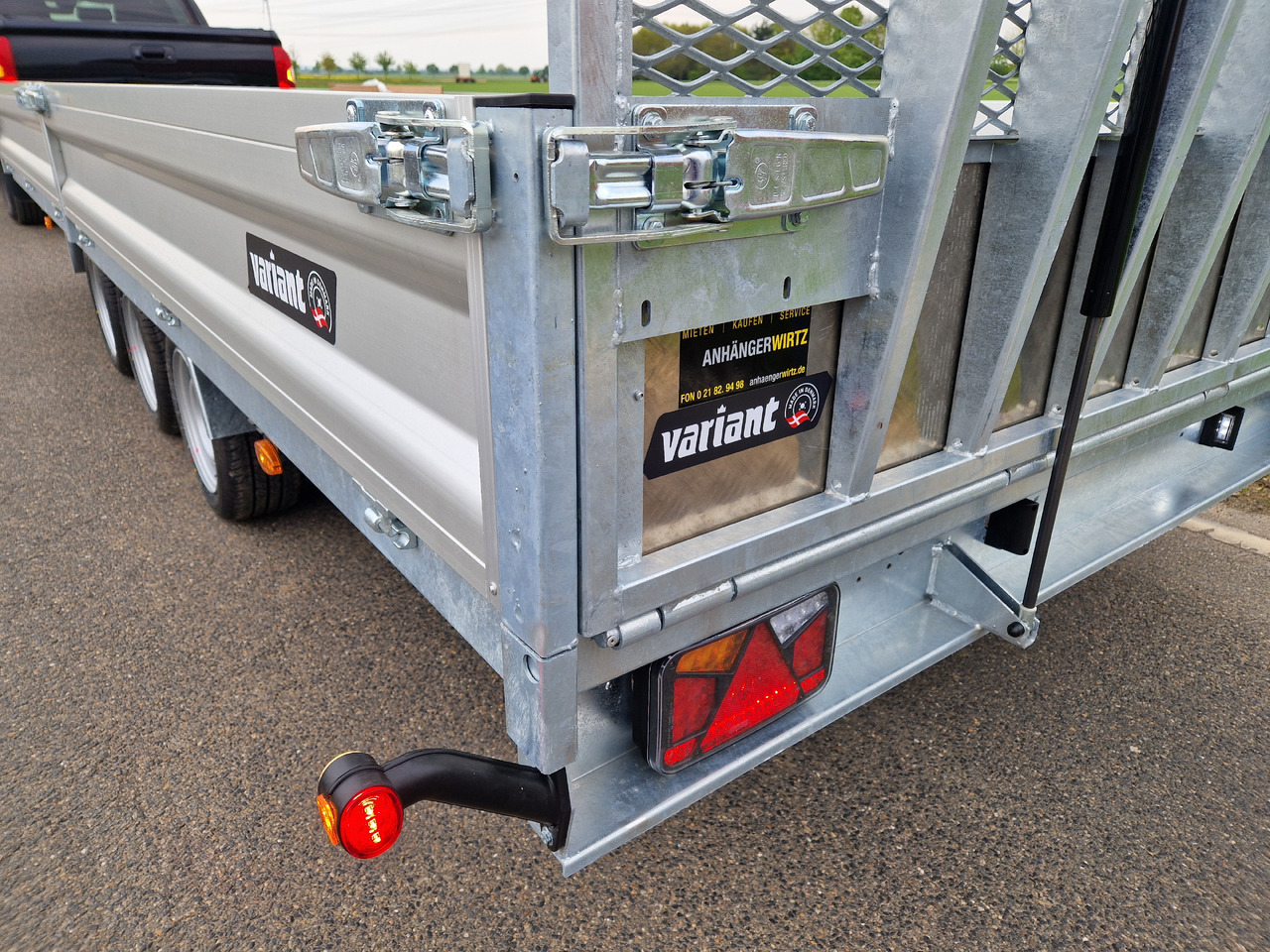 Variant Maschinentransporter 3553 UX Maxi Load LED Tridem Parabelfeder 3500kg Modell 2024 - قلابة مقطورة: صور 4 Variant Maschinentransporter 3553 UX Maxi Load LED Tridem Parabelfeder 3500kg Modell 2024 - قلابة مقطورة: صور 4