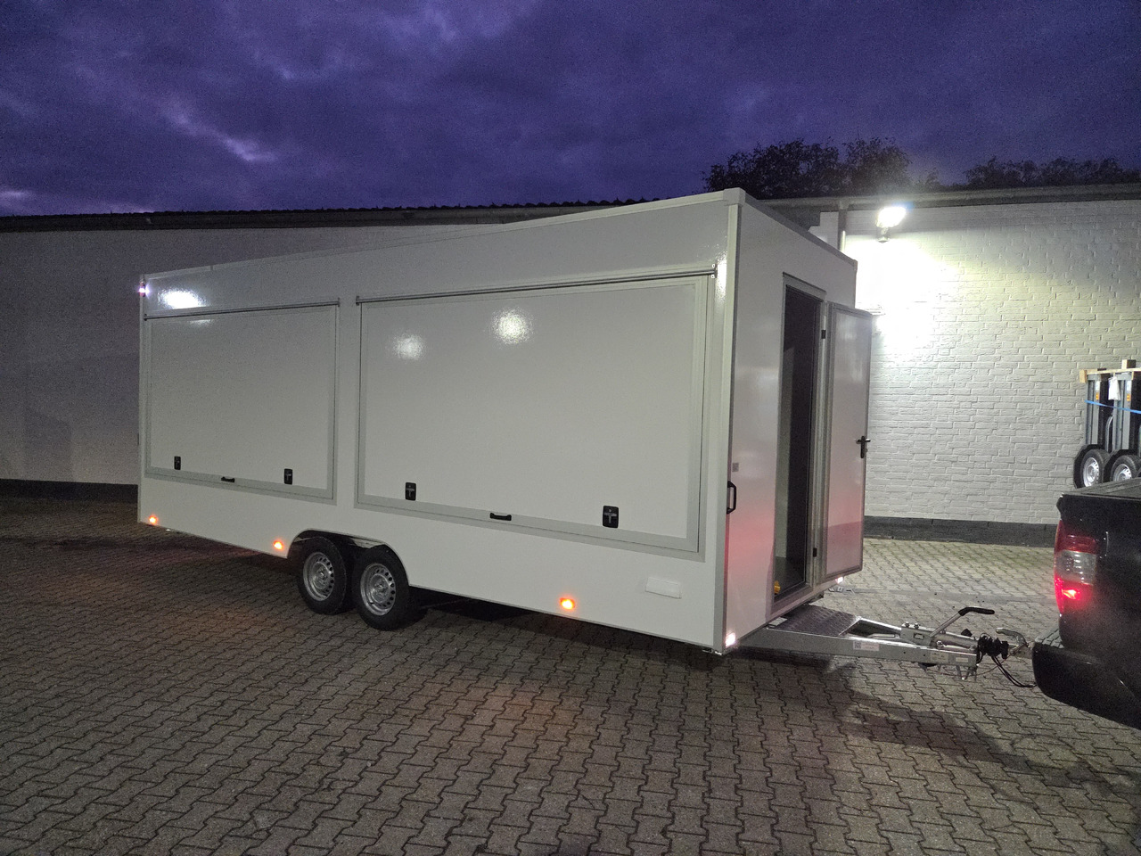 Verkaufsanhänger VKH 623 220 aero retro 620x220x230cm 230V Licht 3000kg - عربة الطعام: صور 3 Verkaufsanhänger VKH 623 220 aero retro 620x220x230cm 230V Licht 3000kg - عربة الطعام: صور 3