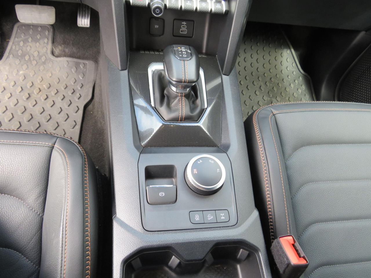 VOLKSWAGEN Amarok PanAmericana 3.0 TDI Doka 177 kW 4MOTION ZV - شاحنة البيك أب, الشاحنات الصغيرة كابينة مزدوجة: صور 4 VOLKSWAGEN Amarok PanAmericana 3.0 TDI Doka 177 kW 4MOTION ZV - شاحنة البيك أب, الشاحنات الصغيرة كابينة مزدوجة: صور 4