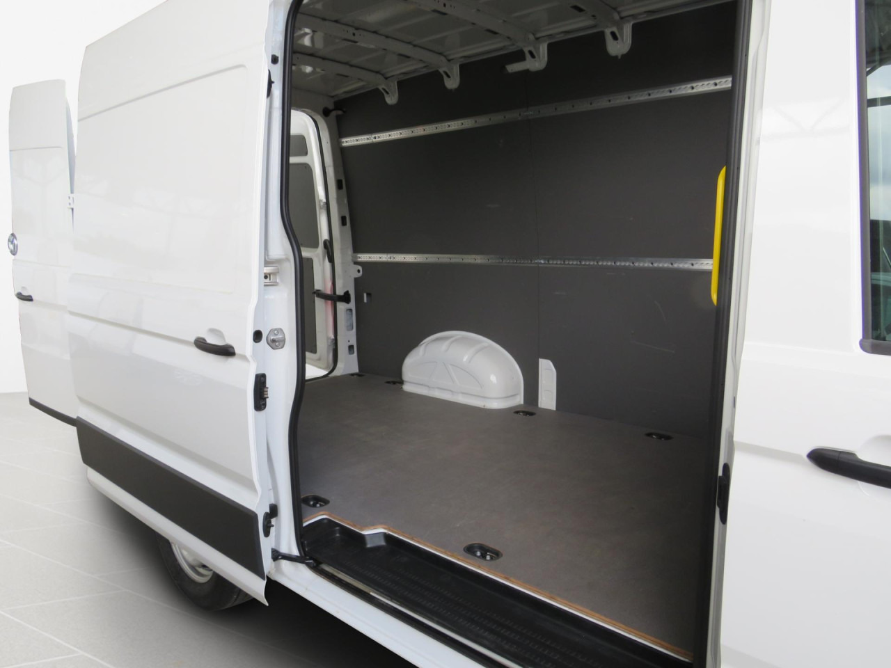 VOLKSWAGEN Crafter 35 L3H3 Kasten Klima ZV - فان: صور 4 VOLKSWAGEN Crafter 35 L3H3 Kasten Klima ZV - فان: صور 4