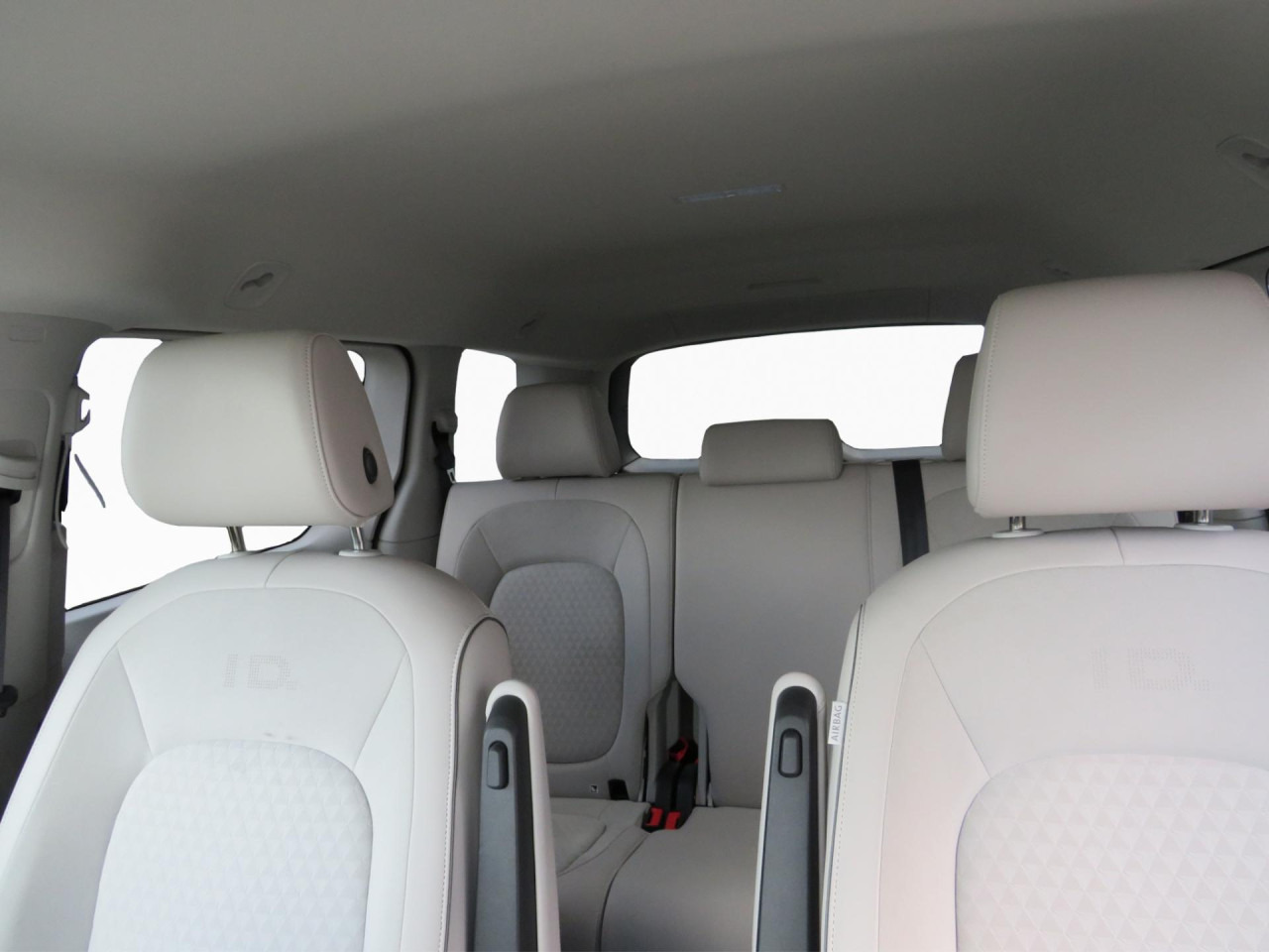 VOLKSWAGEN ID.Buzz Pro Design 150 kW Klima AHK Navi ZV - سيارة: صور 4 VOLKSWAGEN ID.Buzz Pro Design 150 kW Klima AHK Navi ZV - سيارة: صور 4