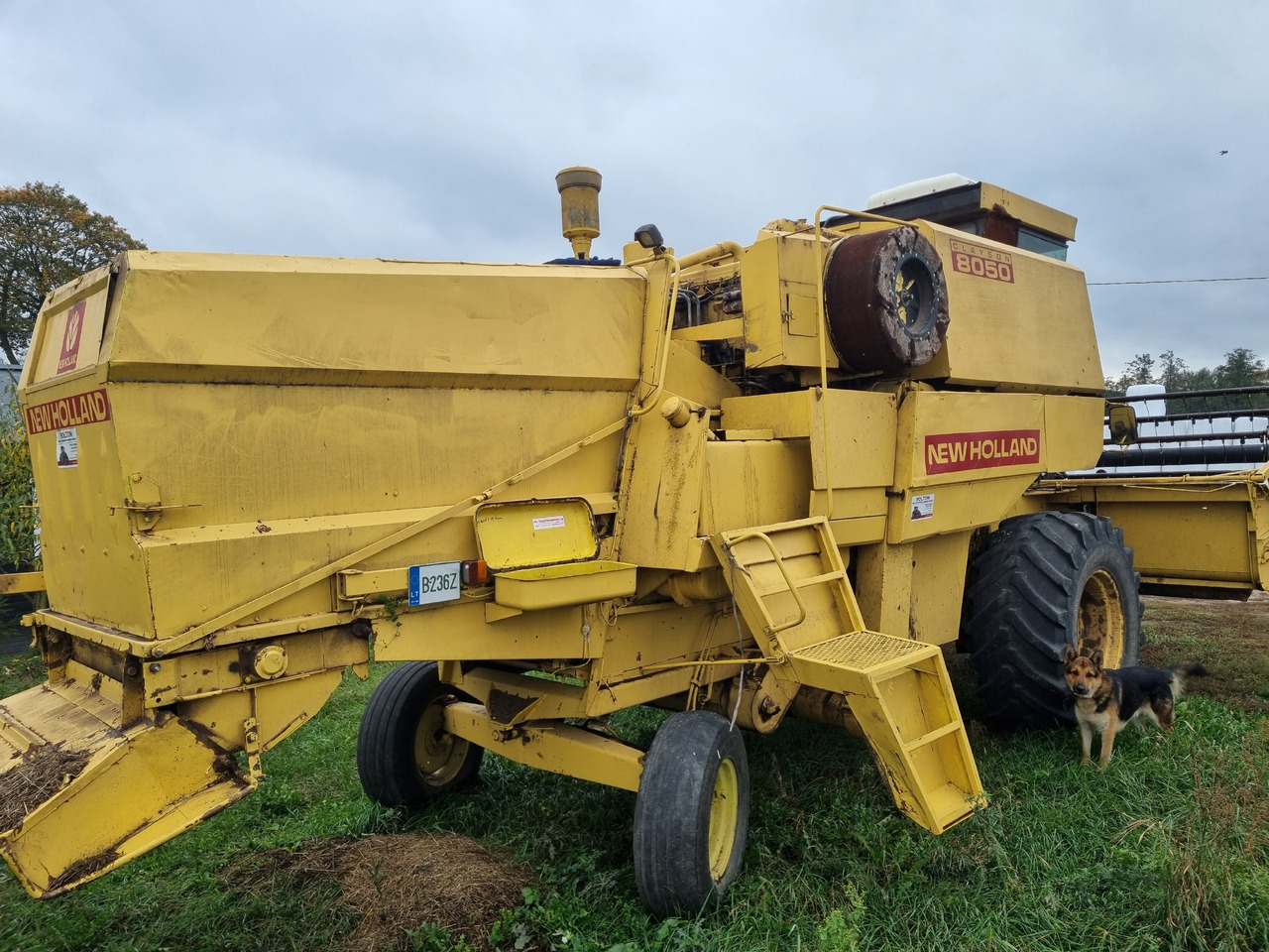 New Holland 8050 - حصادة شاملة: صور 4 New Holland 8050 - حصادة شاملة: صور 4