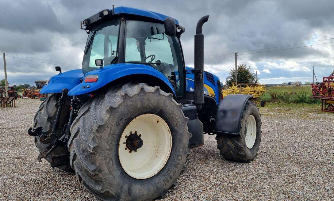 New Holland T8040 - جرار: صور 4 New Holland T8040 - جرار: صور 4
