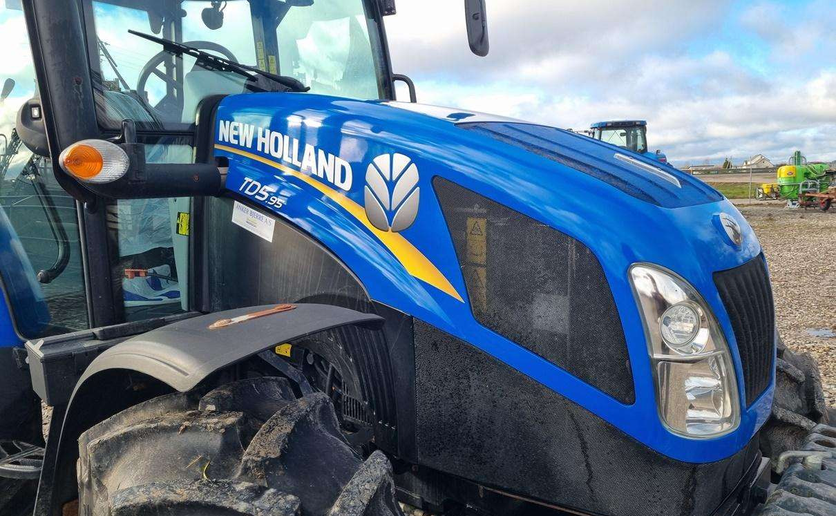 New Holland TD 5.95 - جرار: صور 1 New Holland TD 5.95 - جرار: صور 1