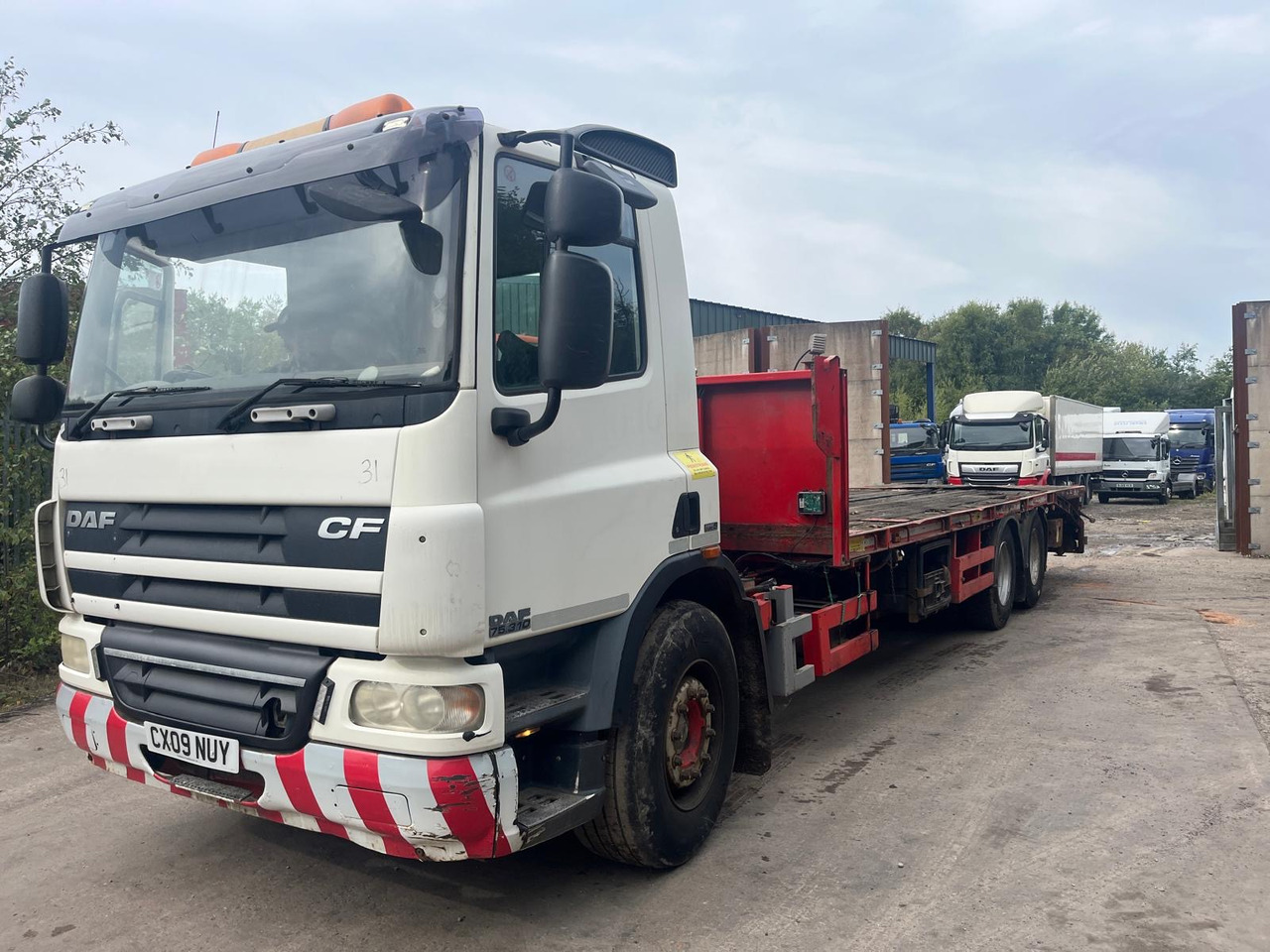 DAF 75 CF 310 - شاحنات مسطحة: صور 1 DAF 75 CF 310 - شاحنات مسطحة: صور 1