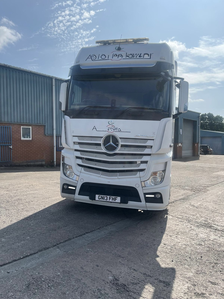 Mercedes Actros 2545 6x2 Tractor Unit - شاحنة جرار: صور 3 Mercedes Actros 2545 6x2 Tractor Unit - شاحنة جرار: صور 3