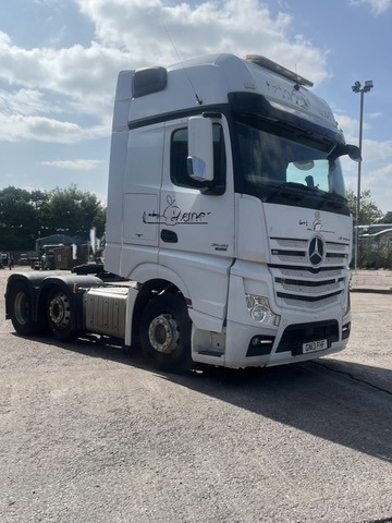 Mercedes Actros 2545 6x2 Tractor Unit - شاحنة جرار: صور 2 Mercedes Actros 2545 6x2 Tractor Unit - شاحنة جرار: صور 2