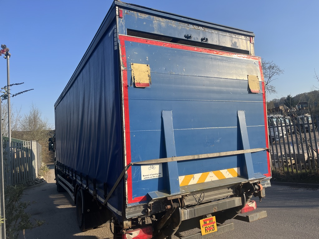 Scania P230 4x2 Curtain side - شاحنة ستارة: صور 4 Scania P230 4x2 Curtain side - شاحنة ستارة: صور 4