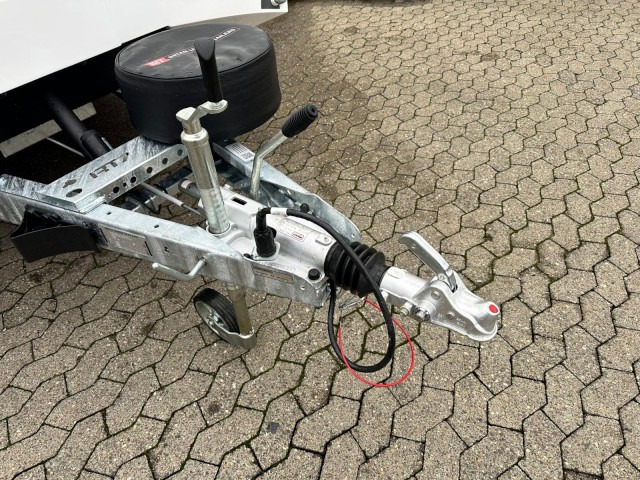 Brian James Race Transporter 7, RT7 397-6023-35-3-10-W, 6000 x 2300 mm, 3,5 to. - شاحنة نقل سيارات مقطورة: صور 5 Brian James Race Transporter 7, RT7 397-6023-35-3-10-W, 6000 x 2300 mm, 3,5 to. - شاحنة نقل سيارات مقطورة: صور 5