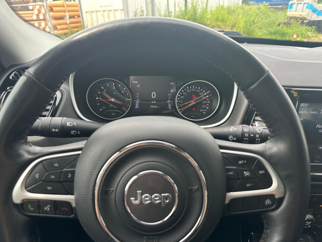JEEP - سيارة دفع رباعي: صور 4 JEEP - سيارة دفع رباعي: صور 4