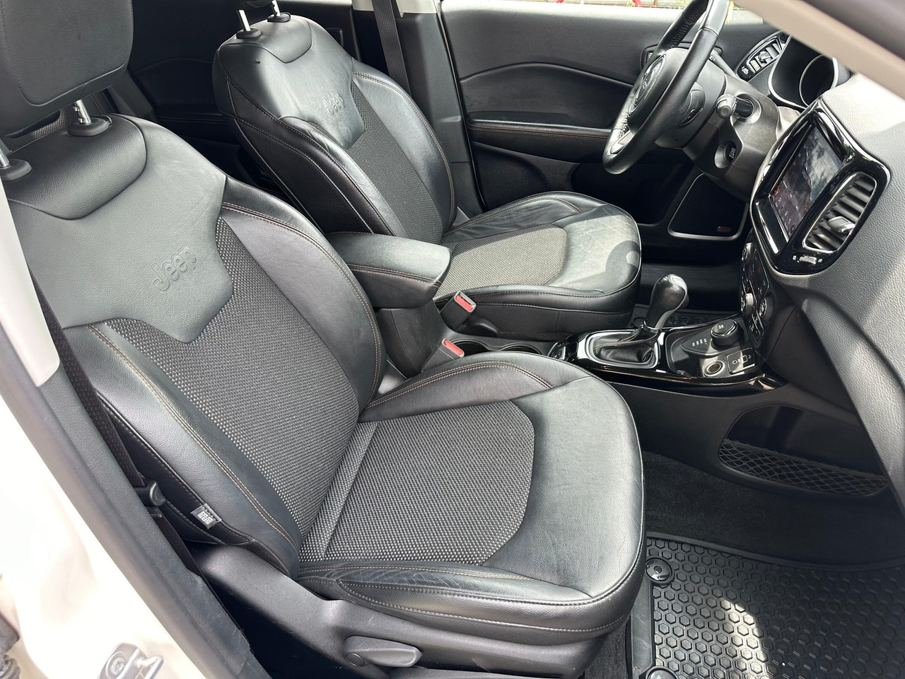 JEEP - سيارة دفع رباعي: صور 5 JEEP - سيارة دفع رباعي: صور 5