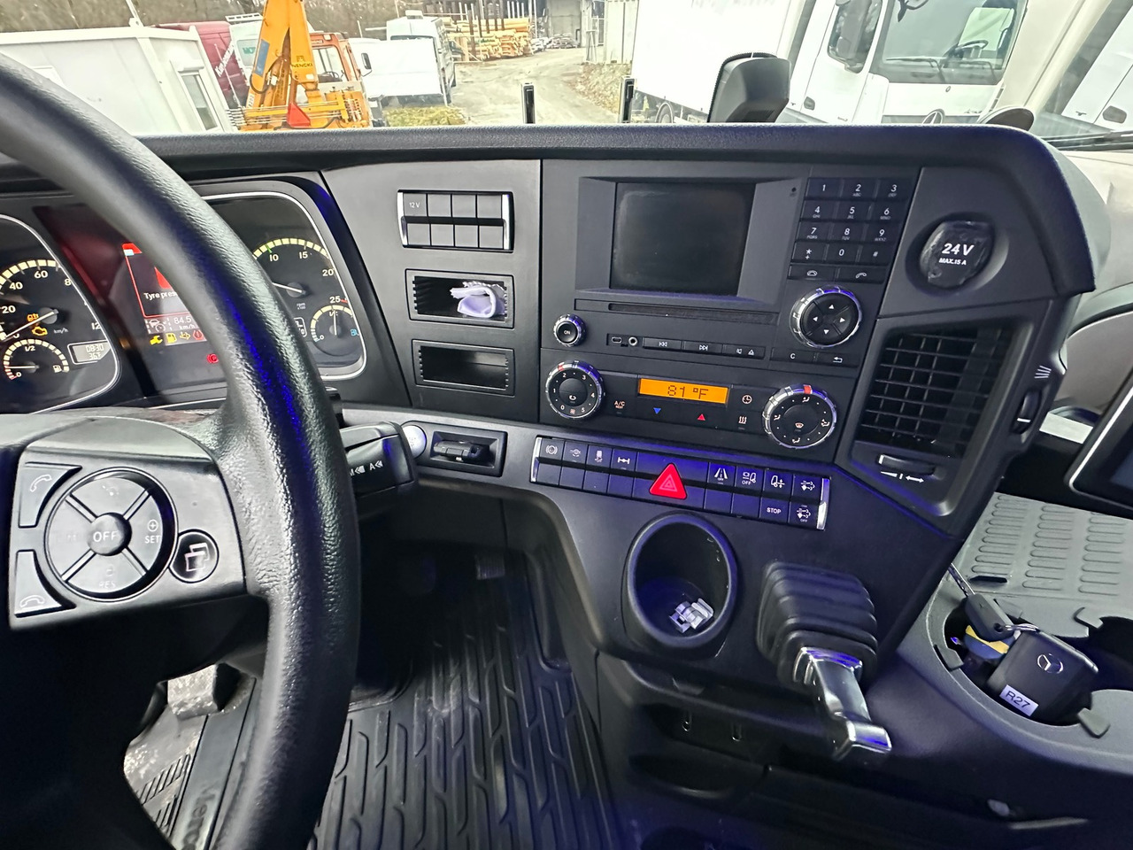 MERCEDES-BENZ Actros 18.45 4x2 - شاحنة جرار: صور 4 MERCEDES-BENZ Actros 18.45 4x2 - شاحنة جرار: صور 4