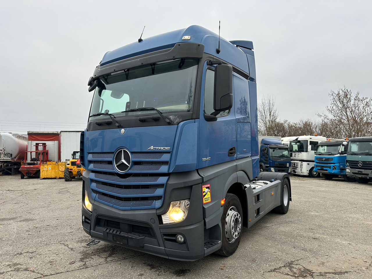 MERCEDES-BENZ Actros 18.45 4x2 - شاحنة جرار: صور 1 MERCEDES-BENZ Actros 18.45 4x2 - شاحنة جرار: صور 1