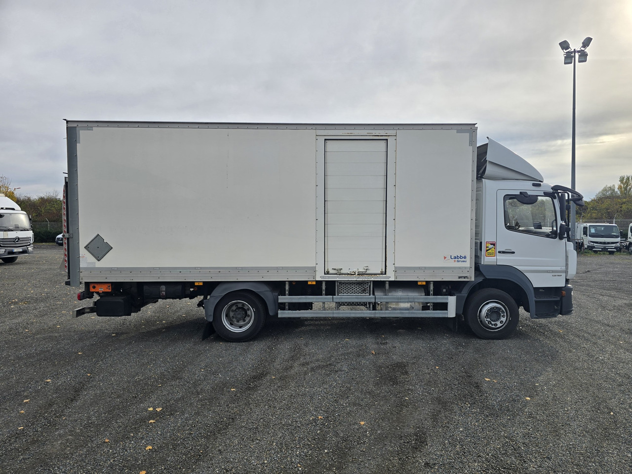 MERCEDES-BENZ Atego 1218 - Box - LIFT - SIDE DOOR - ADR - بصندوق مغلق شاحنة: صور 3 MERCEDES-BENZ Atego 1218 - Box - LIFT - SIDE DOOR - ADR - بصندوق مغلق شاحنة: صور 3