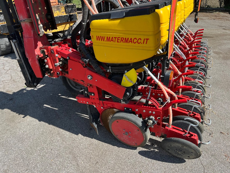 MaterMacc MS 8230 - وضع البذور فى خطوط: صور 4 MaterMacc MS 8230 - وضع البذور فى خطوط: صور 4